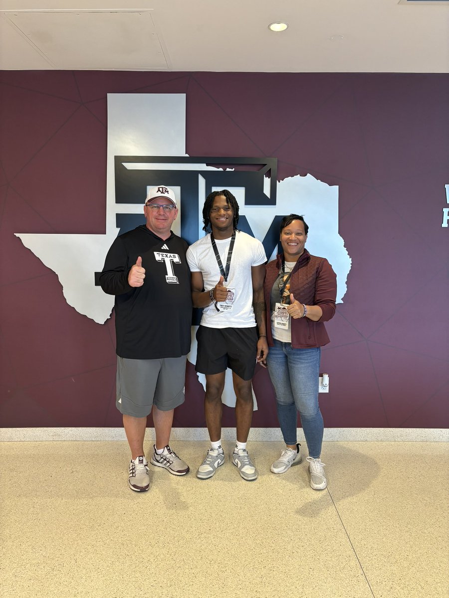 Cleveland Shaker Heights top-ranked safety Trey McNutt @trey_mcnutt visited the #Aggies this weekend and Texas A&M made a big impression on the blue-chipper and his family. 247sports.com/player/trey-mc… @RoSimonJr