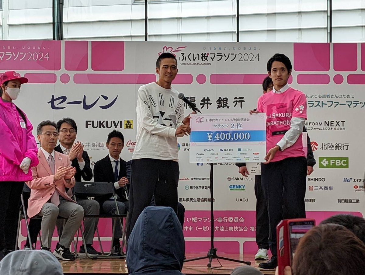 jmc_series's tweet photo. 【#JMCシリーズ #ふくい桜マラソン🌸】    

/／
男子マラソン🌸
表彰式🎉
JMCシリーズ 男子G3
\＼

🥇#物江雄利(Kao)2時間11分43秒
🥈#小田俊平 2時間19分32秒
🥉#山崎竹丸 2時間20分29秒

✅JMCシリーズ
https://t.co/uS5WwljNTA https://t.co/DyR8orlTYW