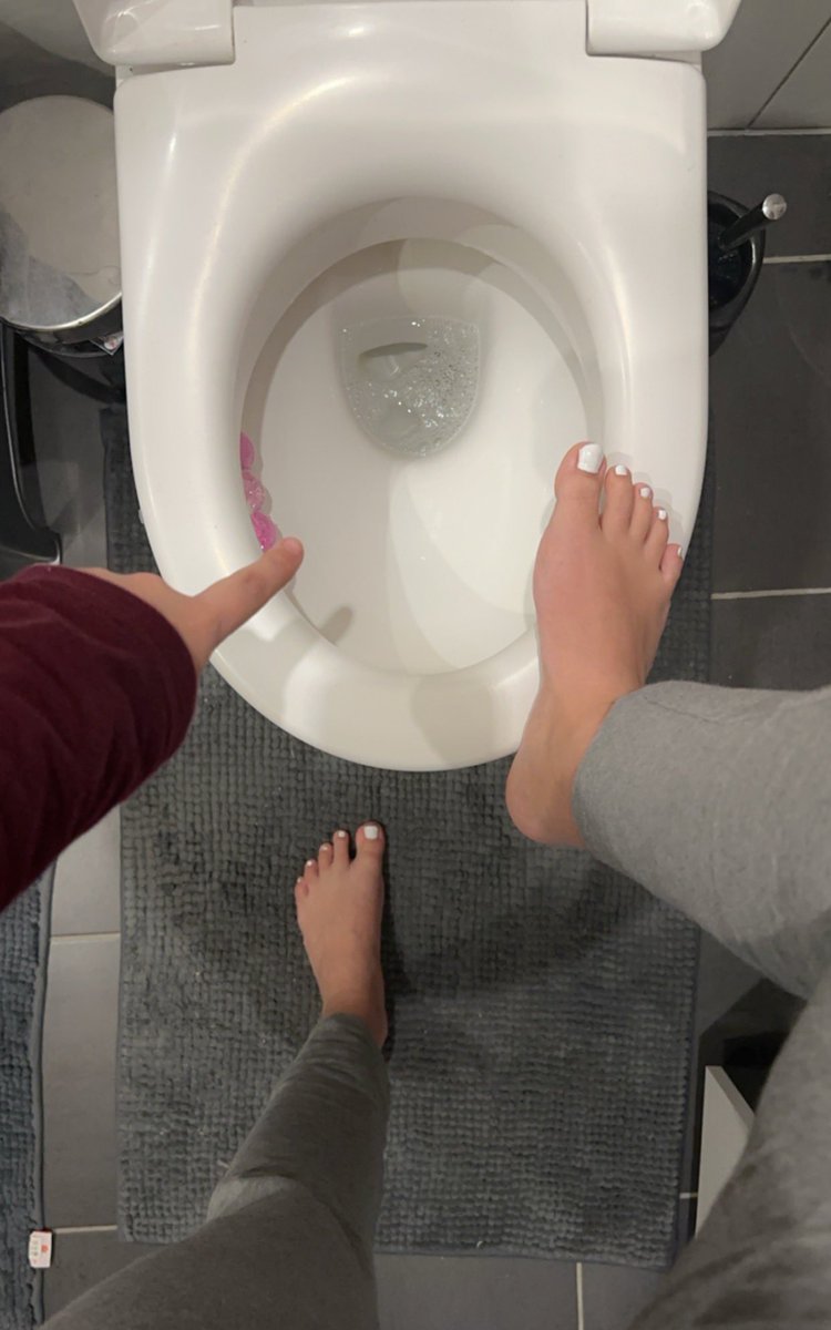 payforlolaa's tweet photo. Würdest du für mich 👅🚽 ?

Like &amp; Retweet 👅💦

#findom #toilet https://t.co/cFQmfZ79YS