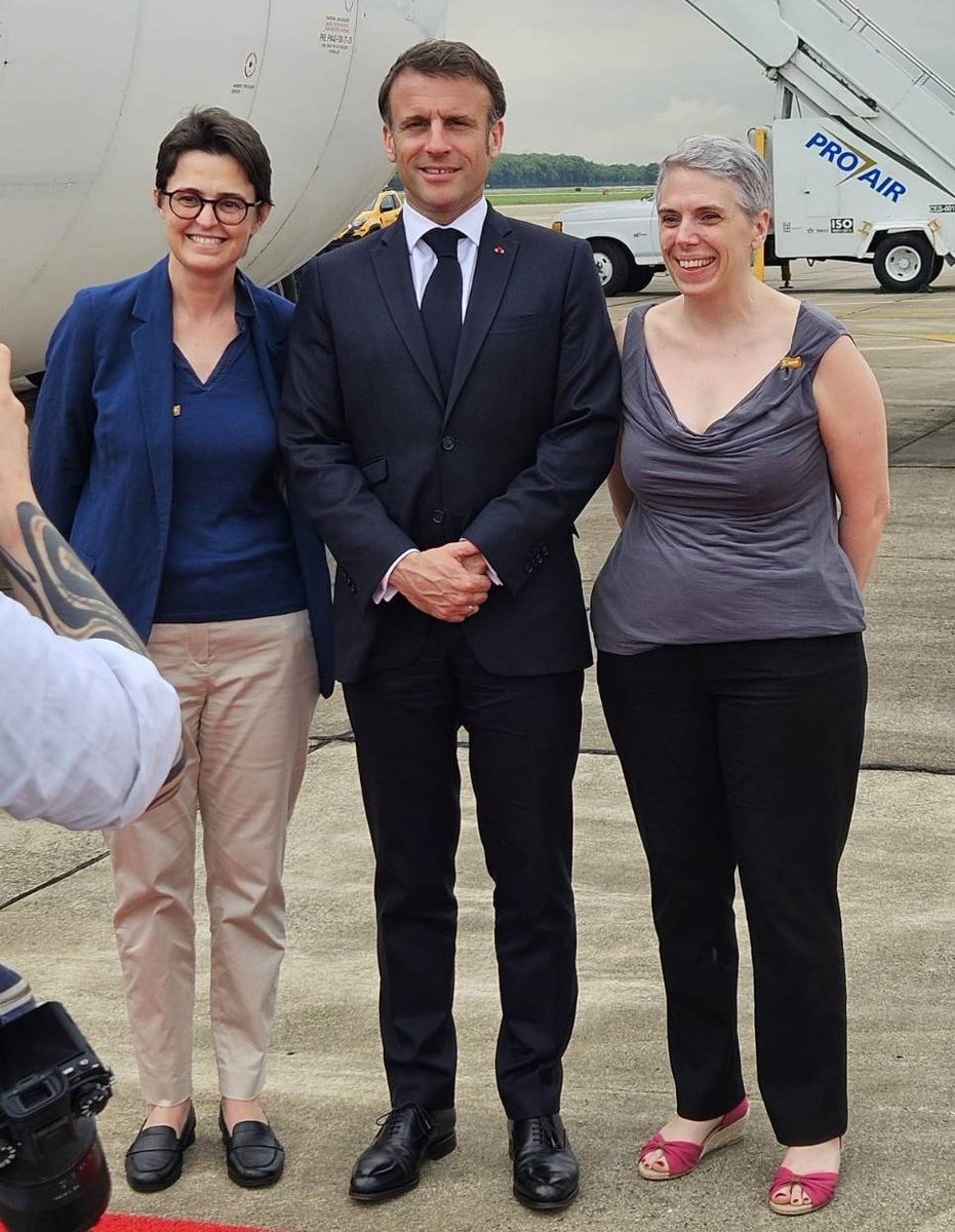 lallier_michel's tweet photo. Quelques Photos Inédites (N&B et Couleurs) de Notre Merveilleux & Courageux Grand Président @EmmanuelMacron 🇫🇷🇪🇺 en #Guyane et au #Bresil 🙏🏻Merci à #Soazig Pour ces Belles Photos N&B 🙏🏻Merci Mr le Président EMMANUEL MACRON💙🤍❤️ et : JOYEUSES PÂQUES à Vous & @Brigitte1eDame❤️ https://t.co/eX23biN82U