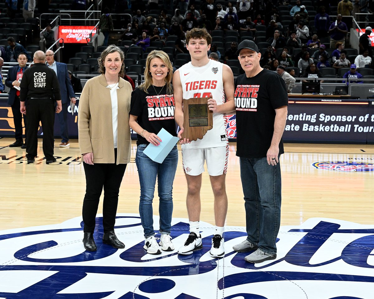 The @IHSAA1 Boys Basketball State Finals is presented by @Pacers & @IndianaFever! Pacers Sports & Entertainment leadership gave out the Arthur L. Trester Mental Attitude Award to our participants today 🏀