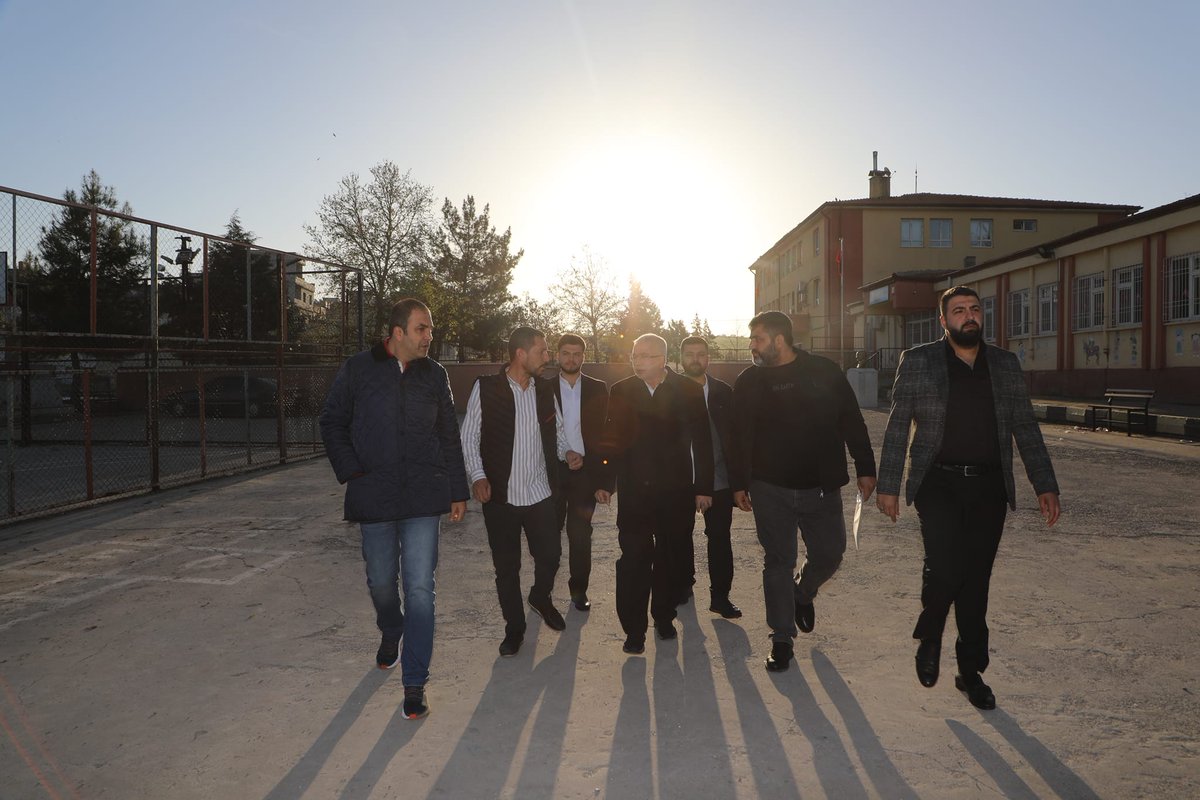 hf_akdogan's tweet photo. Haydi Bismillah... Güne, ilçemizde görev yapan sandık görevlilerini, güvenlik güçlerimizi ve oy kullanan hemşerilerimizi ziyaret ederek başladık. https://t.co/6Z60XV2aOx