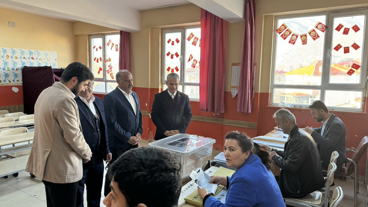 Sabahın ilk ışıkları ile sandığa giderek oy kullanan kıymetli vatandaşlarımıza teşekkür ediyorum. 

#Şehrimiz için Hazır ve Kararlıyız #GercekBelediyecilik #31Mart