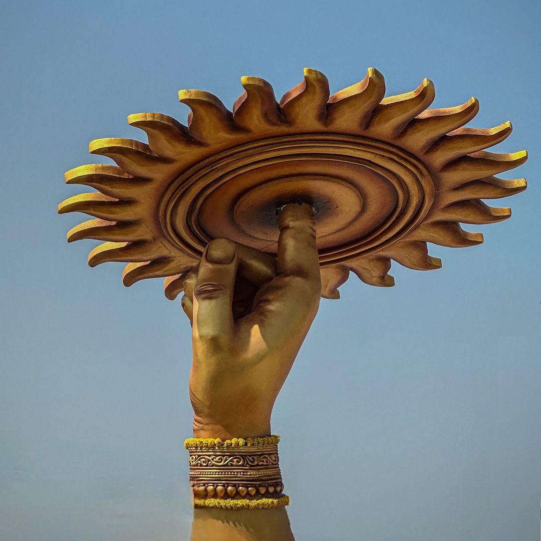 हम में पोरस का पौरुष है, आल्हा जैसी है शमशीर। अब हर यादव बोल रहा है, मेरे कांधे लिखो अहीर

#अहीर_मांगे_रेजिमेंट