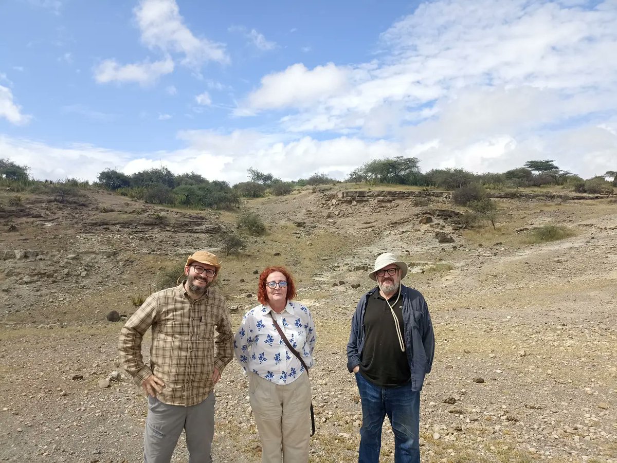 Visita de Federico Bernaldo de Quirós y Ana Neira de la Univ. de León para visitar el yacimiento Victoria Cabrera. Un momento muy emotivo para todos los que queríamos a Vicky.