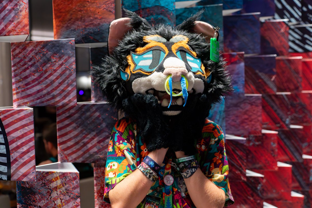 Keeewiiii's tweet photo. 🦊: @Sparks_Fur
🧵: junglecatcostumes
📷: @keeewiiii

#furryfiesta #TFF2024 #furries #fursuit https://t.co/9SC6M3yL2l
