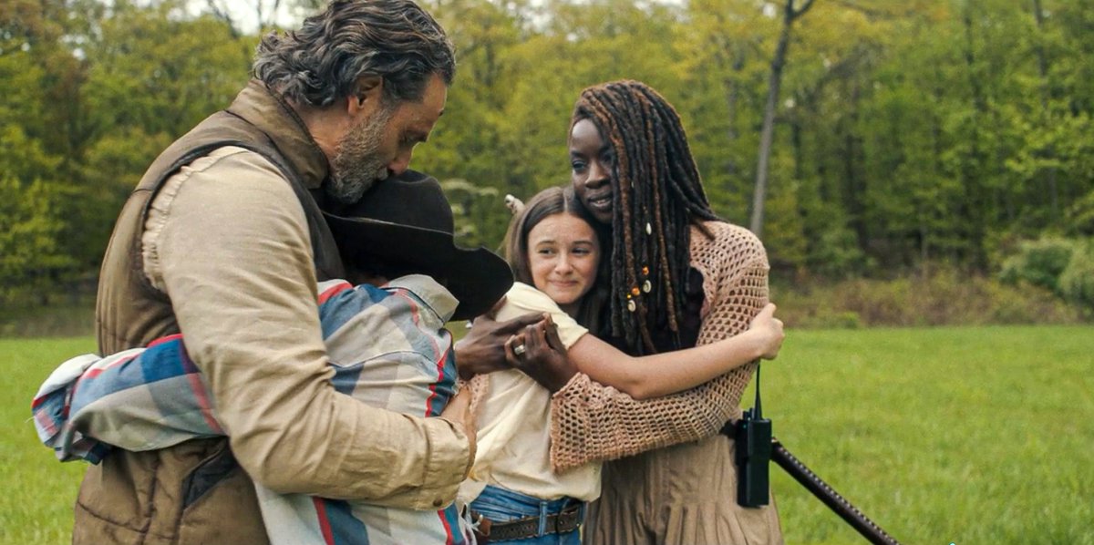 TWDUPromos's tweet photo. GRIMES FAMILY TOGETHER AGAIN❤️ #TheOnesWhoLive #TOWLSpoilers https://t.co/IxRDxlz8MS