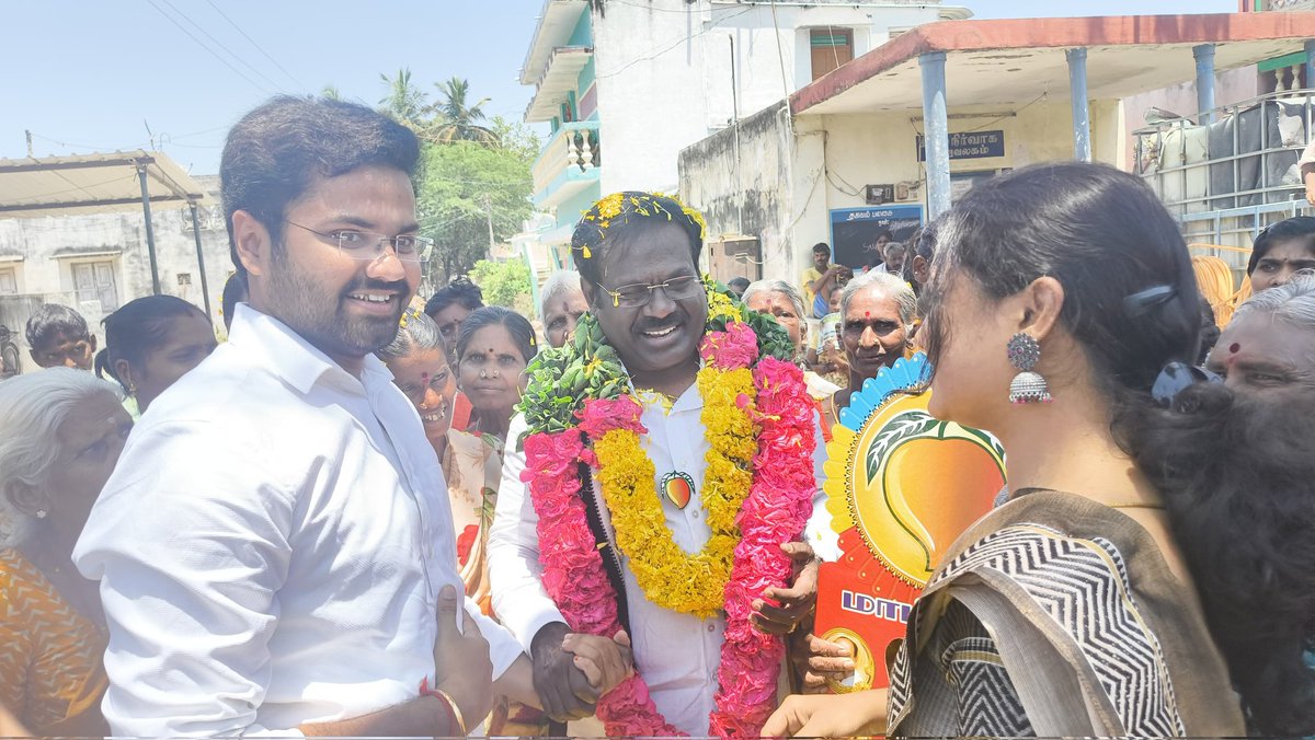 ChannelMksp's tweet image. தேசிய ஜனநாயக முற்போக்கு கூட்டணி
அரக்கோணம் நாடாளுமன்ற‌ம்,பள்ளிப்பட்டு அருகிலுள்ள திருமல்ராஜி பேட்டை  கிராமத்தில்..  மக்களிடம் வாக்கு சேகரித்தார் நமது வெற்றி வேட்பாளர் கே பாலு அவர்கள்...
#ammk #TTVDinakaran @AMMKITWINGoffcl @TTVDhinakaran @PMKAdvocateBalu #kbalu