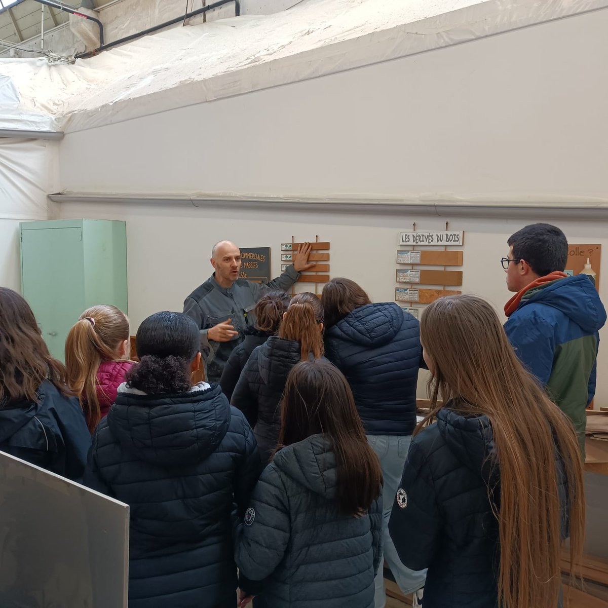 Visite des ateliers <a href="/freyssinet/">Freyssinet</a> avec le groupe des éco délégués <a href="/CollegeBegard/">Collège François Clech</a> Hâte de voir leur création, 6 tables, dans notre cour ....🙏🏻 Mme Nicolas pour votre engagement #EDD <a href="/DavidGuillerme/">David Guillerme ✏️</a> @GuillaumeLeCam <a href="/emmanuel_ethis/">Emmanuel Ethis</a> <a href="/education_gouv/">Ministère Éducation nationale</a>