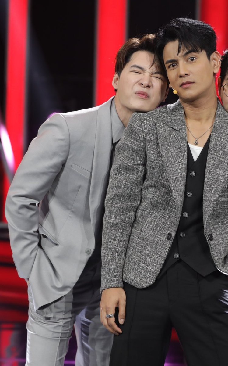 Krist_lips's tweet photo. Ahhhh, they are so handsome in suits🔥🤧😍🥰.....
My clingy dimple boys💗...

#KristPerawat #GUNNAPAT #KristGun  #กันคริส https://t.co/0l5jFdBvJC