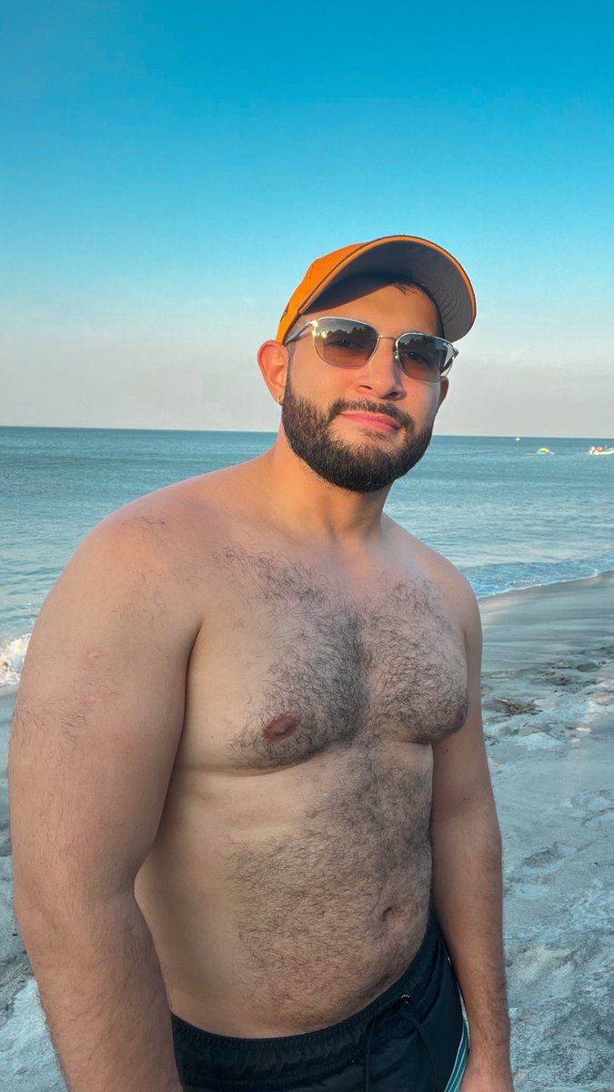 ☀️🐻🌊 #BeachDay 

#Panameño #men #barbudo #Hairymen #hairychest #bear #beardedman #Bearded #playa #Bears  #beachlife