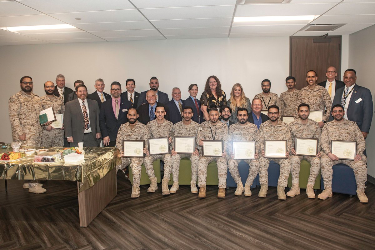 🚨عاجل خبر رائع ومشرف 👏 🇸🇦:

نقلا من موقع القوات الجوية الأمريكية ،  بعد
4400 ساعة تعليمية تم تخريج 13 من الدفعة
الأولى من ضباط الحرب الإلكترونية السعوديين ،

استغرقت دورتهم أكثر من ثلاث سنوات ونصف
من التدريب ووفقاً لكين بولين منسق العقود
بالقوات الجوية الأمريكية ، فإن هؤلاء