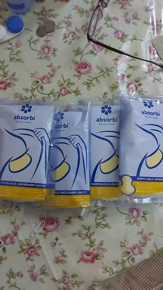 frhnftr's tweet photo. Item terpaling wajib raya nanti for those yang kuat berpeluh 🥵

Takde la area armpit basah, bau badan pun kurang tau lepas apply ni kat baju. senang je nak guna dan tak buat kulit gatal 😍 https://t.co/CG1vBLGz4l