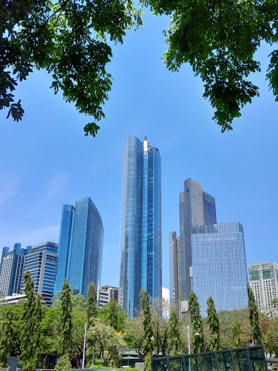 chapdeluc's tweet photo. Afternoon in Makati #manila #Filipinas https://t.co/z2HEiKoNKY