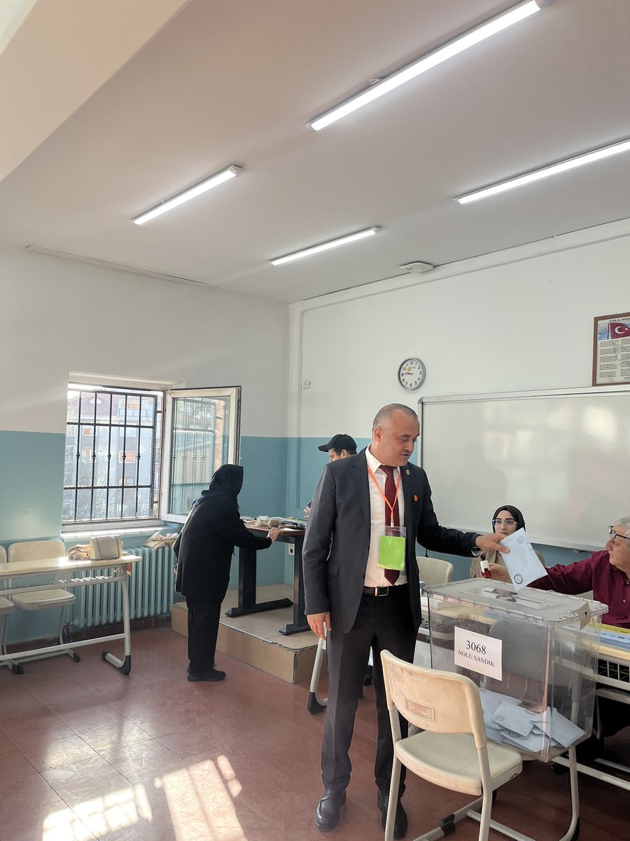 Üsküdar-Bulgurlu Mahallesinde oyumuzu kullandık .Vatanımıza Milletimize hayırlı uğurlu olsun🇹🇷 #üsküdar #hilmitürkmen 
<a href="/hilmiturkmen34/">Hilmi Türkmen</a>