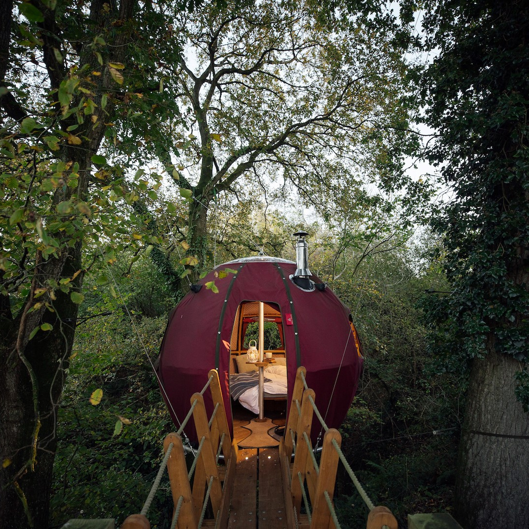ToWanderUK's tweet image. Take a walk on the wild side by sleeping amongst the branches in one of Pennard Hill’s Tree Tents 🌿

📍 Pennard Hill Tree Tents
🏴󠁧󠁢󠁥󠁮󠁧󠁿 Somerset

Link to book: towanderuk.co.uk/properties/pen…

#glamping #treetent #holidayinspo #camping