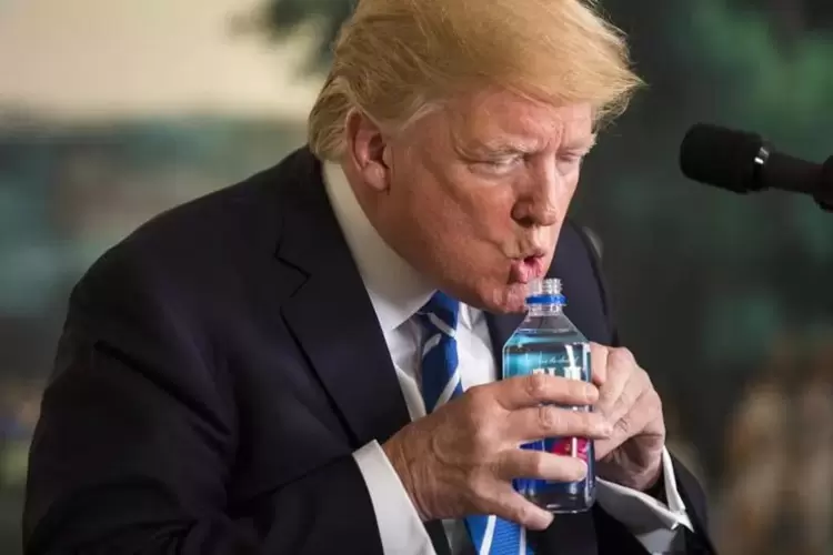 bottledwater_so's tweet photo. Everyone needs a bottle of water https://t.co/2321HGCfqX
