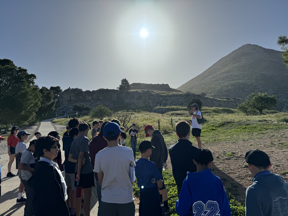After a relaxing afternoon on the beach of Tolo yesterday a final early start to visit Mycenae on our last day in Greece, one of the oldest Greek civilisations around!