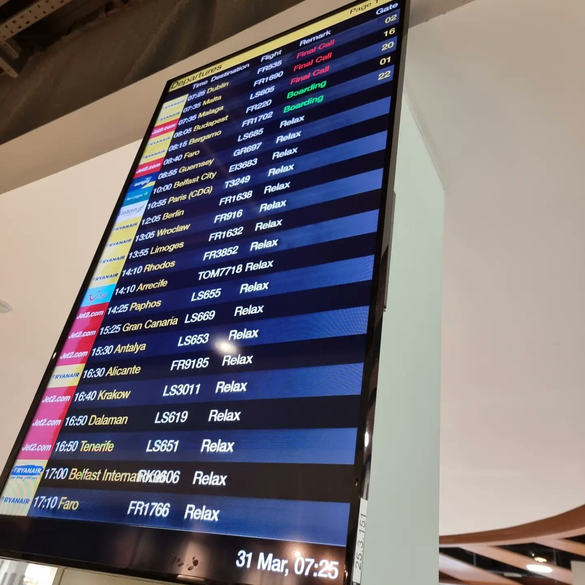 Ben_Boot72's tweet photo. Waiting for the flight to Faro for our family holiday. Coffee very much needed after the 4.30am start. 👍👍 https://t.co/chkfKcCGBM