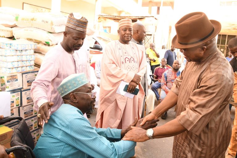 RAMADAN: FCT-GRADED CHIEFS, MOSQUES, AND WELFARE ASSOCIATIONS GET FOOD ITEMS

… AS MINISTER CALLS FOR PRAYERS FOR NIGERIA
 
The FCT Administration today, 30th of March 2024, distributed food items to residents of the FCT in the spirit of the...myfctagov.ng/index.php/2024…