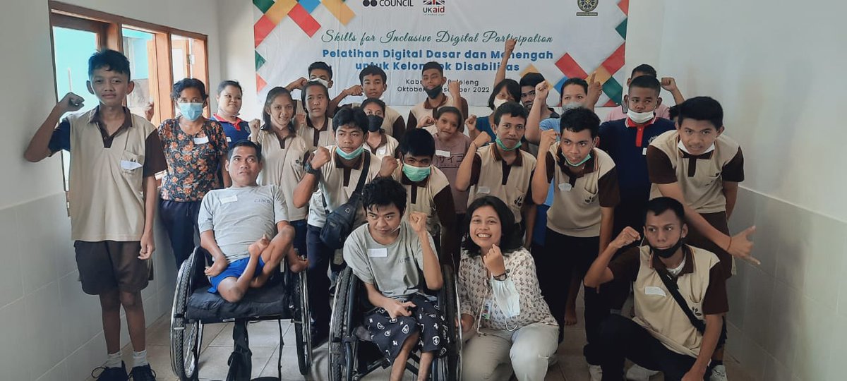 2/3 Ayu became a Community-Level Trainer to support people in the Buleleng village. With her training, disabled young people are connecting & accessing online educational resources, & villagers are using online platforms to explore new markets and support their livelihoods.