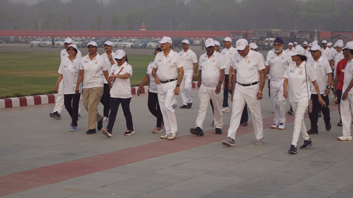 #WalkforHealth
To commemorate 260th anniversary of the #ArmyMedicalCorps, a #Walkathon was organised under aegis of @dgafms_mod. The 5 km walk commenced from Carriappa Parade Ground #DelhiCantt. Lt Gen Daljit Singh #DGAFMS flagged off the event in presence of DGsMS. Officers and…