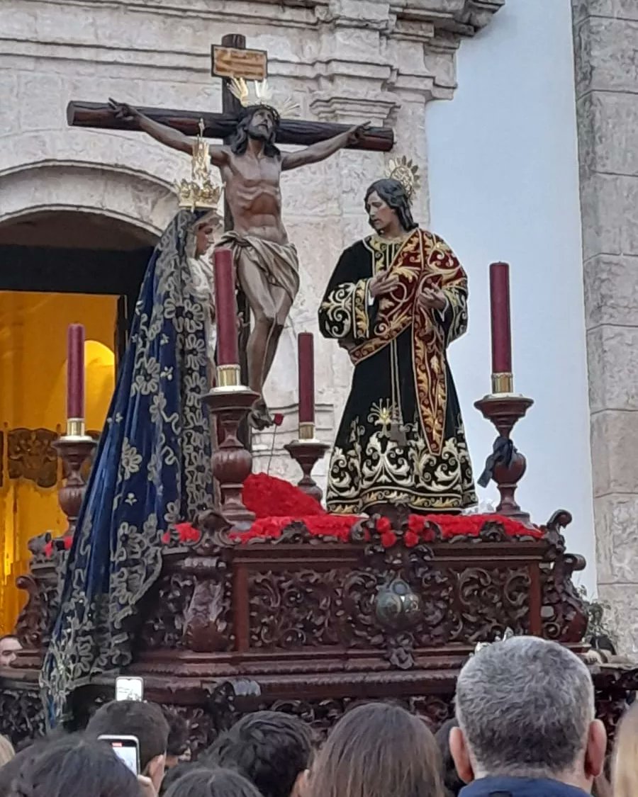 🔴🫂Un abrazo a la Hermandad del Cristo en un #JuevesSanto complicado en el que han tomado una decisión valiente para poner la procesión en la calle. 

Hemos podido disfrutar muy poco pero ha sido precioso. A seguir creciendo como Hermandad.
#SSantaLaRoda2024
#LaRodaSomosTodos