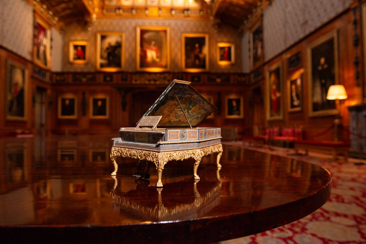 #DYK the grand piano in Queen Mary's Dolls' House is based on a full-size piano created by Sir Edwin Lutyens for an exhibition in Paris in 1900. The Dolls' House designer Lutyens was born #otd bit.ly/3PFsleD