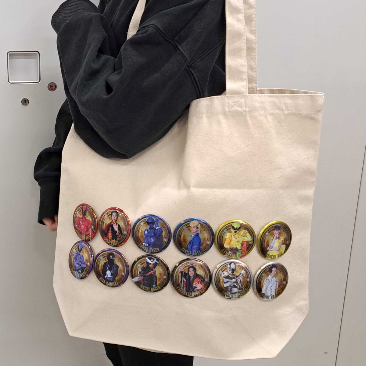 TOSくじ 好評販売中🎯 ／ ホログラム加工されているので、王様たちが