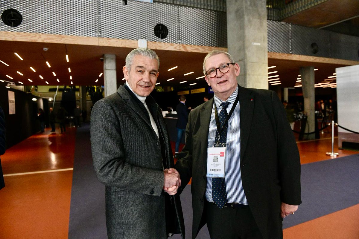 #ForumIncyber2024 <a href="/DavidMarti71200/">David Marti</a> représente <a href="/France_urbaine/">France urbaine</a> à #Lille pour une table ronde sur le défi de la complémentarité public-privé au niveau local. Sont évoqués également les enjeux de cybersécurité et la transposition intelligente de la directive #NIS2.