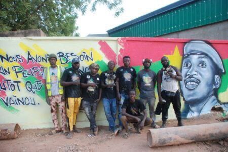 🖼️ La capitale du Burkina Faso, Ouagadougou, a accueilli un festival de graffitis dont le thème était la confrontation avec le néocolonialisme au XXIe siècle. L'événement était organisé par l'association locale African Initiative. 

African Initiative | S'abonner