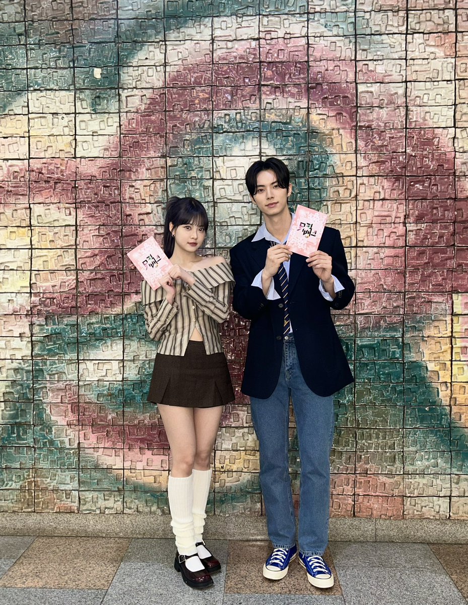 오늘은~~ 미니은행장 픽 긱시크룩 👓
안경까지 잘 어울리는 은채민 보러 오세요🏦