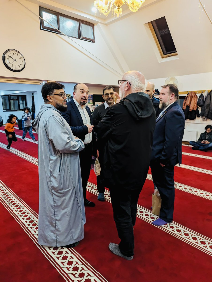 Dr Mohammad Alhadj Ali (@dralhadjali) on Twitter photo It was a real pleasure to welcome <a href="/PeredurPlaidAS/">Peredur Owen Griffiths AS/MS</a> at <a href="/Darulisra/">Dar Ul-Isra</a> yesterday and share the Iftar together amongst members of the local community.
Also, many thanks for sponsoring the Iftar and for the lovely speech.
#Wales #Cymru #Ramadan It was a real pleasure to welcome <a href="/PeredurPlaidAS/">Peredur Owen Griffiths AS/MS</a> at <a href="/Darulisra/">Dar Ul-Isra</a> yesterday and share the Iftar together amongst members of the local community.
Also, many thanks for sponsoring the Iftar and for the lovely speech.
#Wales #Cymru #Ramadan