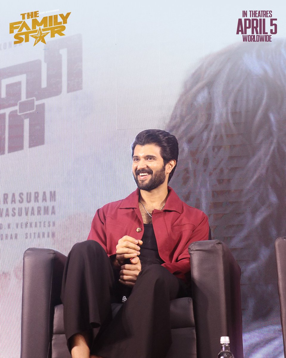 SVC_official's tweet image. Team #FamilyStar addresses the Tamil media in Chennai during the trailer launch event of the film ✨

#FamilyStarTrailer in Tamil Out Now!
▶️ youtu.be/6WT6sXPF9wA

Grand release on April 5th 💥

#FamilyStarOnApril5th

@TheDeverakonda @Mrunal0801 @ParasuramPetla #KUMohanan