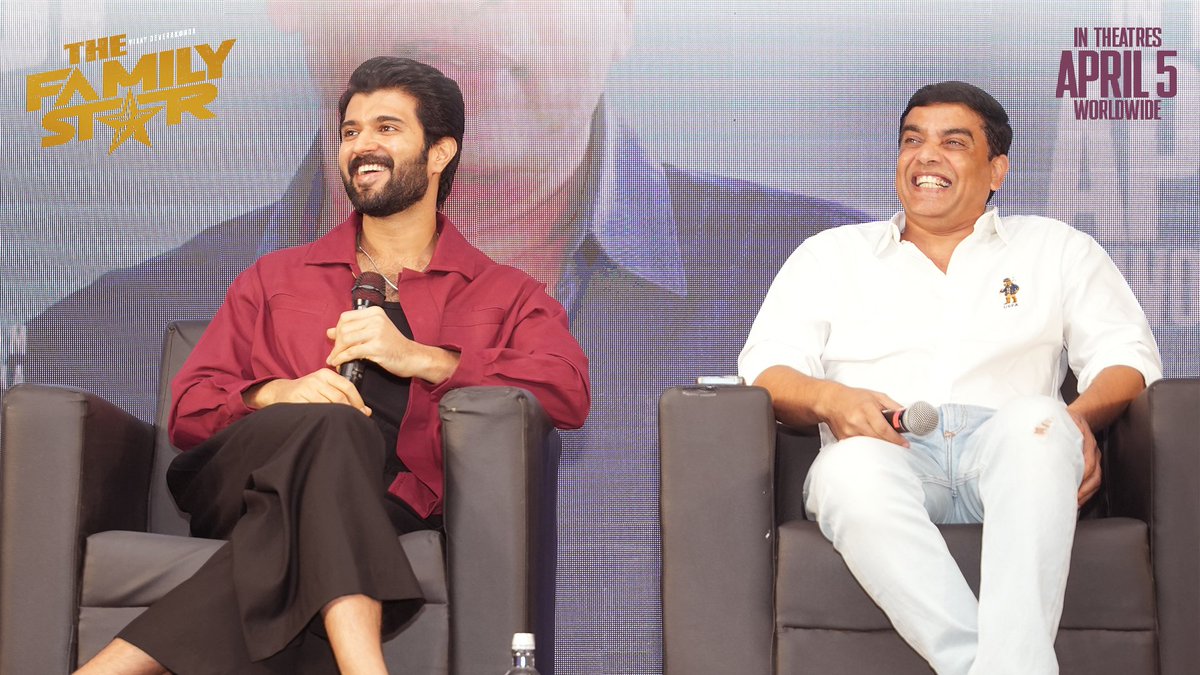 SVC_official's tweet image. Team #FamilyStar addresses the Tamil media in Chennai during the trailer launch event of the film ✨

#FamilyStarTrailer in Tamil Out Now!
▶️ youtu.be/6WT6sXPF9wA

Grand release on April 5th 💥

#FamilyStarOnApril5th

@TheDeverakonda @Mrunal0801 @ParasuramPetla #KUMohanan