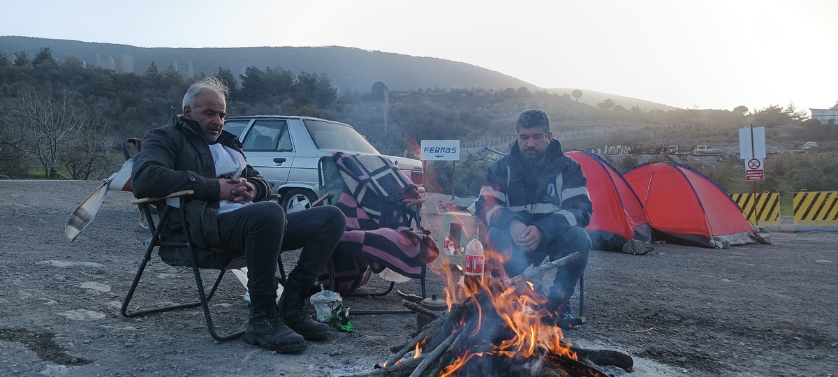 Umut_Sendikasi's tweet photo. Koç Holding'e bağlı Demir Export madeni işçisi ve Bağımsız Maden-İş temsilcisi Selçuk Çetin, haksız şekilde işten atıldı.

Geceli gündüzlü maden önünde sürdürdüğü direniş 12. gününde. Sendika düşmanı patronlara karşı mücadele sürüyor ve sürecek kazanana dek!
@kocholding https://t.co/li3fPvNpPJ