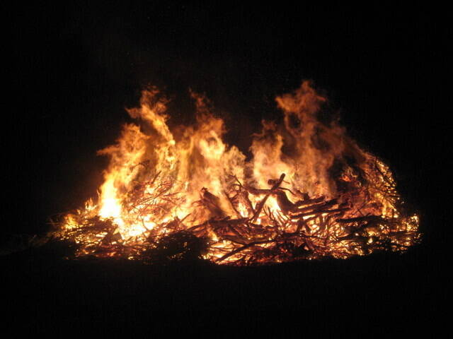 #Osterfeuer nach Bezirk &amp; neue spannende #Events wie ein Fetischfest &amp; besondere #Veranstaltungen, #Osterfeste, #Osterkonzerte aktualisiert: tinyurl.com/22c9k9c8