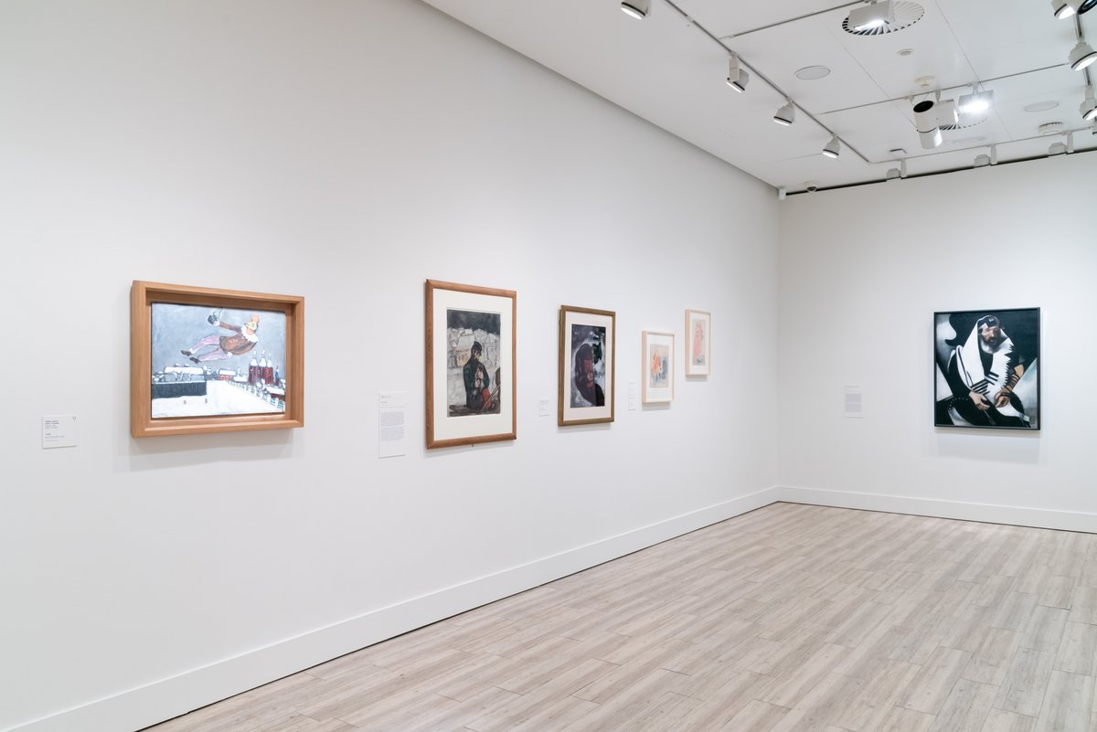 👀🖼️ Este fin de semana te proponemos disfrutar de las dos exposiciones que acoge nuestra Sala Recoletos de Madrid: ‘Christer Strömholm’ y ‘Chagall. Un grito de libertad´ y que te ofrecen una mirada esencial para comprender el arte del siglo XX. ¿Te acercas a visitarnos? 🙏