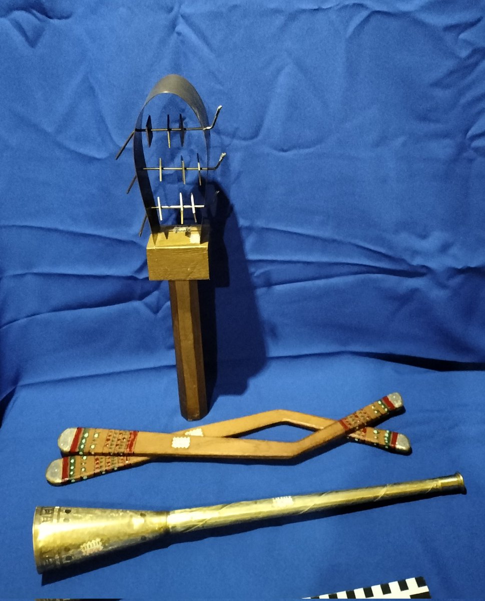 PepeMolt's tweet photo. RINCÓN DE #TUTANKAMON.
#Idiófono agitado ó sacudido, #idiófono de entrechoque, #aerófono de embocadura.
#Sistro, #bastones, #trompeta.
#Tutankhamon corner.
Constructor/Maker:#PepeMoltó
#Patrimonio, #Heritage. https://t.co/nVhmHOVhbL