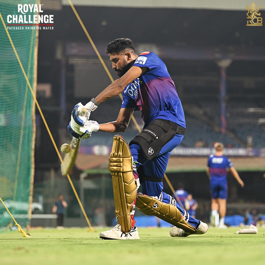 Royal Challenge Packaged Drinking Water Moment of the Day 📸

Gaffer's gyaan 🤝🏻 Technique tweaked ✅

Not just with the ball, Miyan is ready to contribute with the bat too 🙌

#PlayBold #ನಮ್ಮRCB #IPL2024 #Choosebold