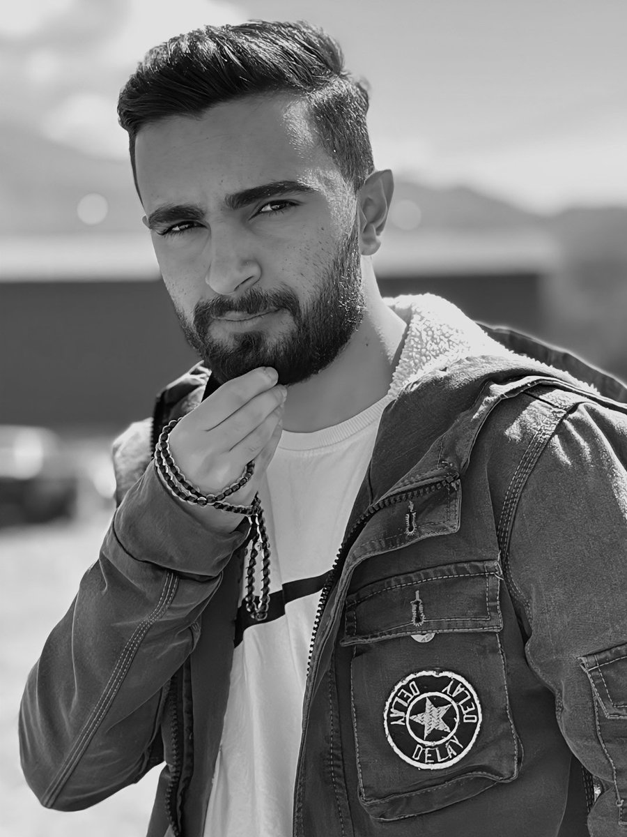 هم بدن دهن و لات
هم با ادب و مومن