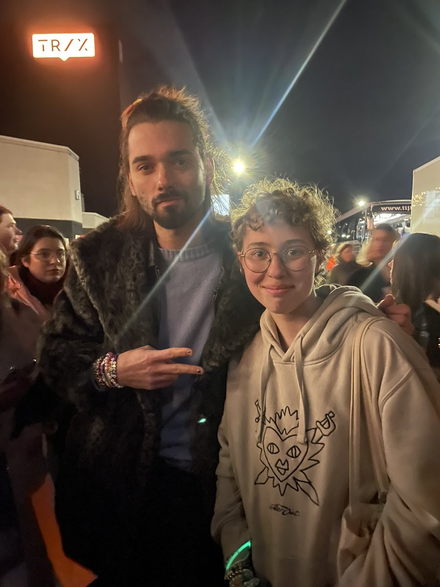 ASTPovedal's tweet image. #JObabyboos, but its finally a photo of us together 🫂💚