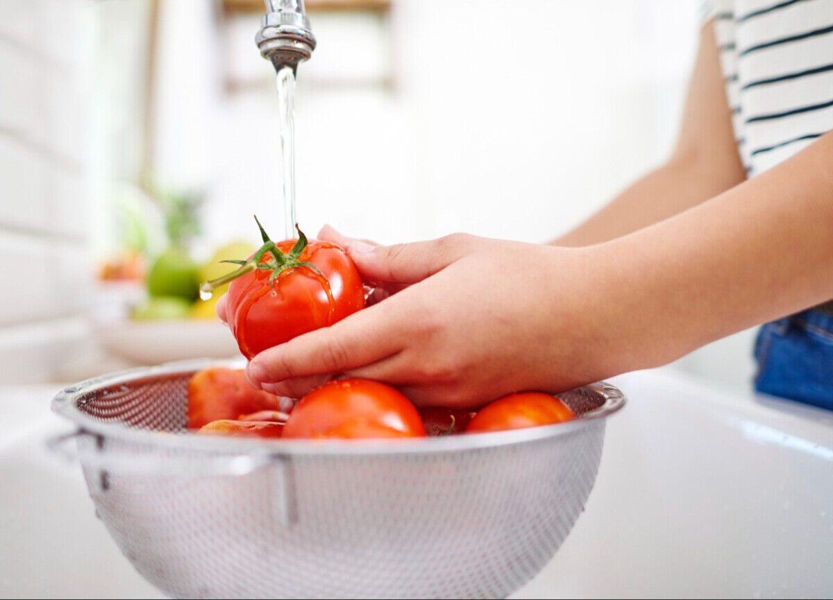 Pourquoi laver 💦 les fruits 🍎 et légumes 🥦 avec du #bicarbonatedesoude❓

Le #bicarbonate alimentaire est très efficace car il permet de neutraliser environ 7️⃣0️⃣ ％ des produits chimiques déposés dessus sans altérer leurs qualités gustatives ✅

#bicarbonatealimentaire #fruits