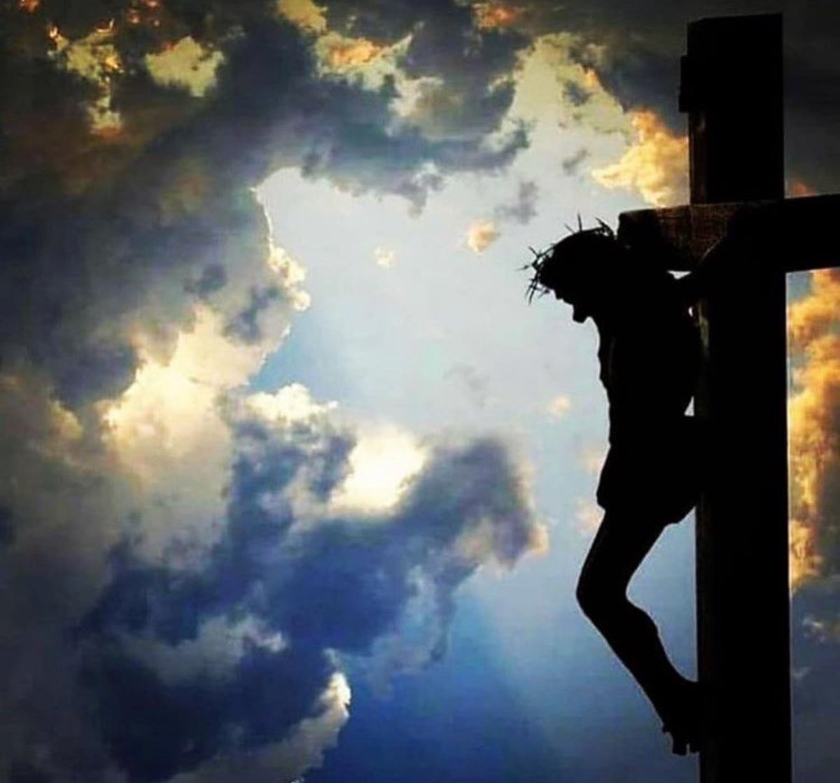 اليوم عُلّق على خشبة…. نسجد لآلامك أيها المسيح 🙏
#الجمعة_العظيمة