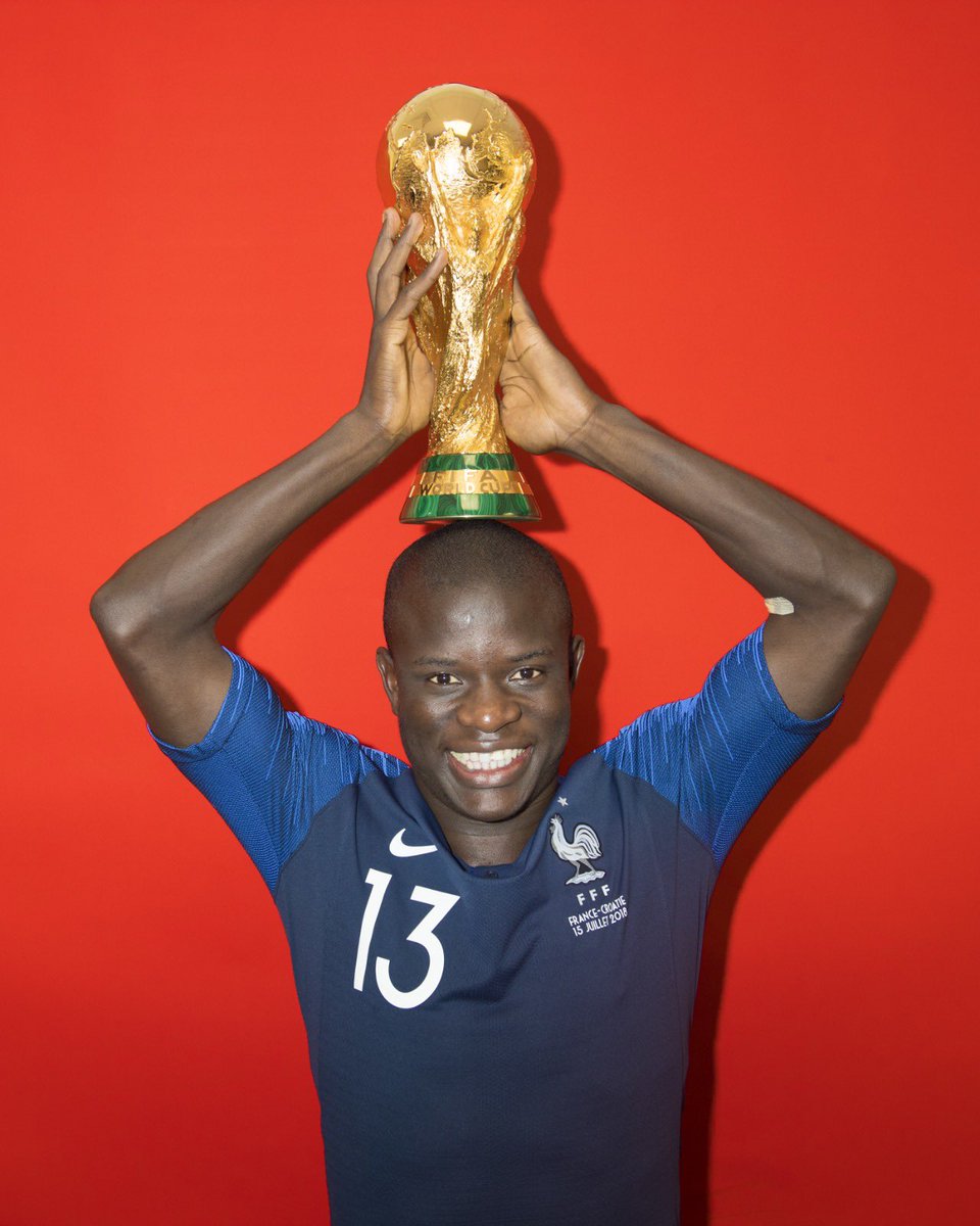 What's more beautiful than a smile from N’Golo? 😁 We wish you a 𝙑𝙀𝙍𝙔 𝙃𝘼𝙋𝙋𝙔 𝘽𝙄𝙍𝙏𝙃𝘿𝘼𝙔, @nglkante (33 years old) 💙 #FiersdetreBleus