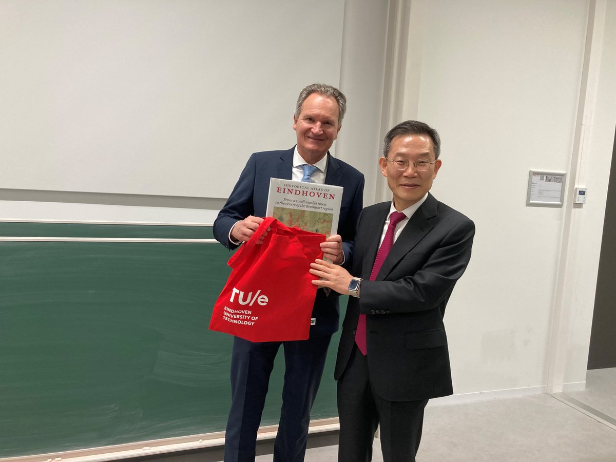 A delegation from South Korea, led by Dr. Lee Jong-ho, Minister of Science and ICT (MSIT) and consisting of researchers, industry and government officials, visited us both this week and last week. It was a pleasure to welcome them. ^RJS