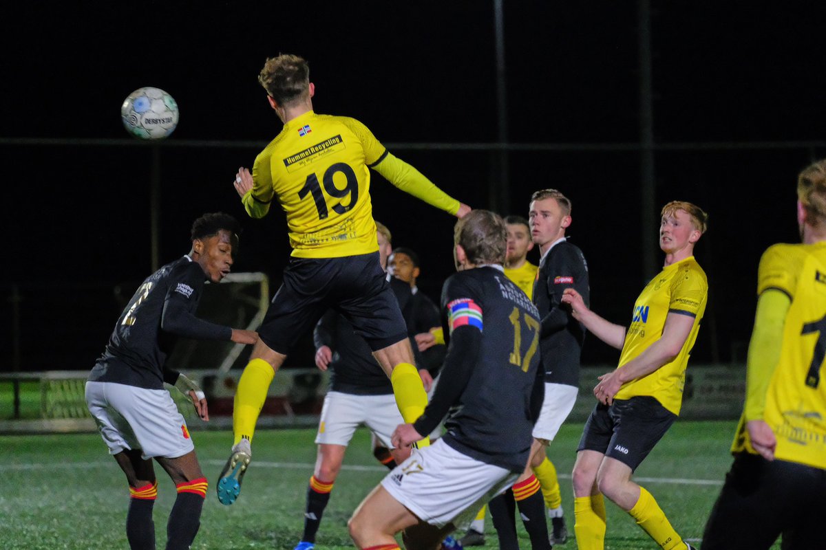 VEV67's tweet photo. VEV’67 wint van 4e divisionist @bequick1887
Eindstand: 5-4
Marco ⚽️⚽️
Jorn ⚽️
Menco ⚽️
Sven ⚽️
#goodold
#mooisteclubvanhetwesterkwartier
#vev67
💛🖤💛 https://t.co/WWHkhgc28X