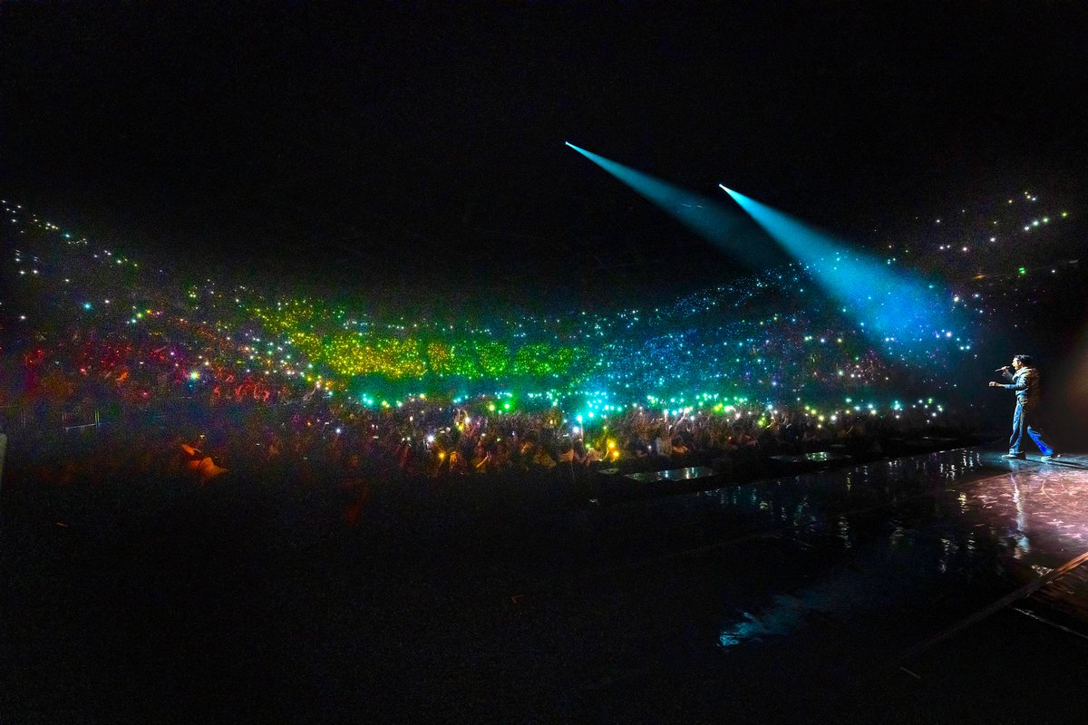 #YoMIKA
PHOTOS yomika.com/photos/ via <a href="/mikasounds/">MIKA</a>
 #ApocalypseCalypsotour 25/03/2024
Mika in Bercy, Paris
📷by <a href="/fprandoni/">francesco prandoni</a>
Francesco Prandoni