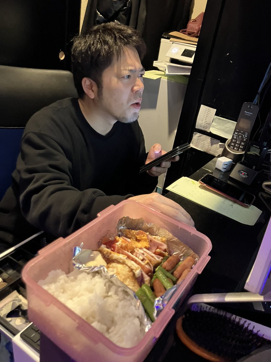 0chanryo0's tweet photo. にんにく臭い弟子と
本日のクス飯デリバリー🤭

弁当はにんにく臭くなかった🤤 https://t.co/eNZizfsSIj