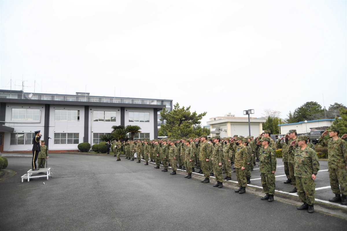 【大場副師団長着任】 令和６年３月２８日（木）の人事異動により、大場智覚陸将補は第４２代第８師団 副師団長兼ねて第４５代北熊本駐屯地司令に着任しました。 #陸上自衛隊 #第８師団 #副師団長 #北熊本駐屯地司令 #着任